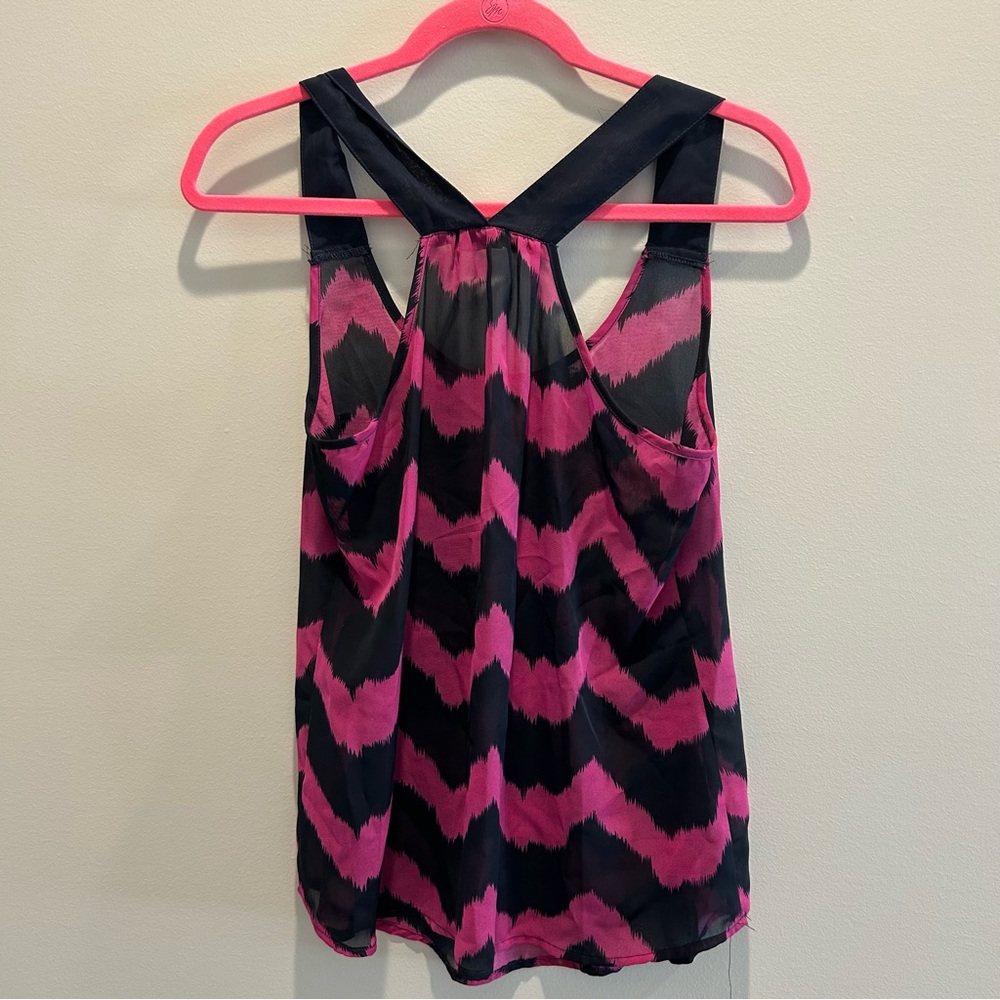 Chevron Pattern Sheer Tank Top - Picture 6 of 6